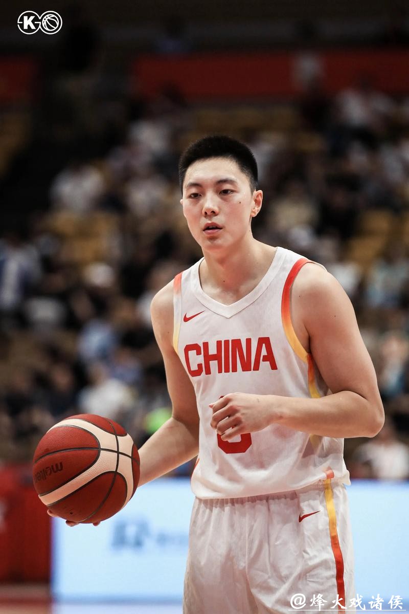 胡明轩末节连得8分,看清他最适合的位置和打法 胡明轩末节连得8分,看清他最适合的位置和打法